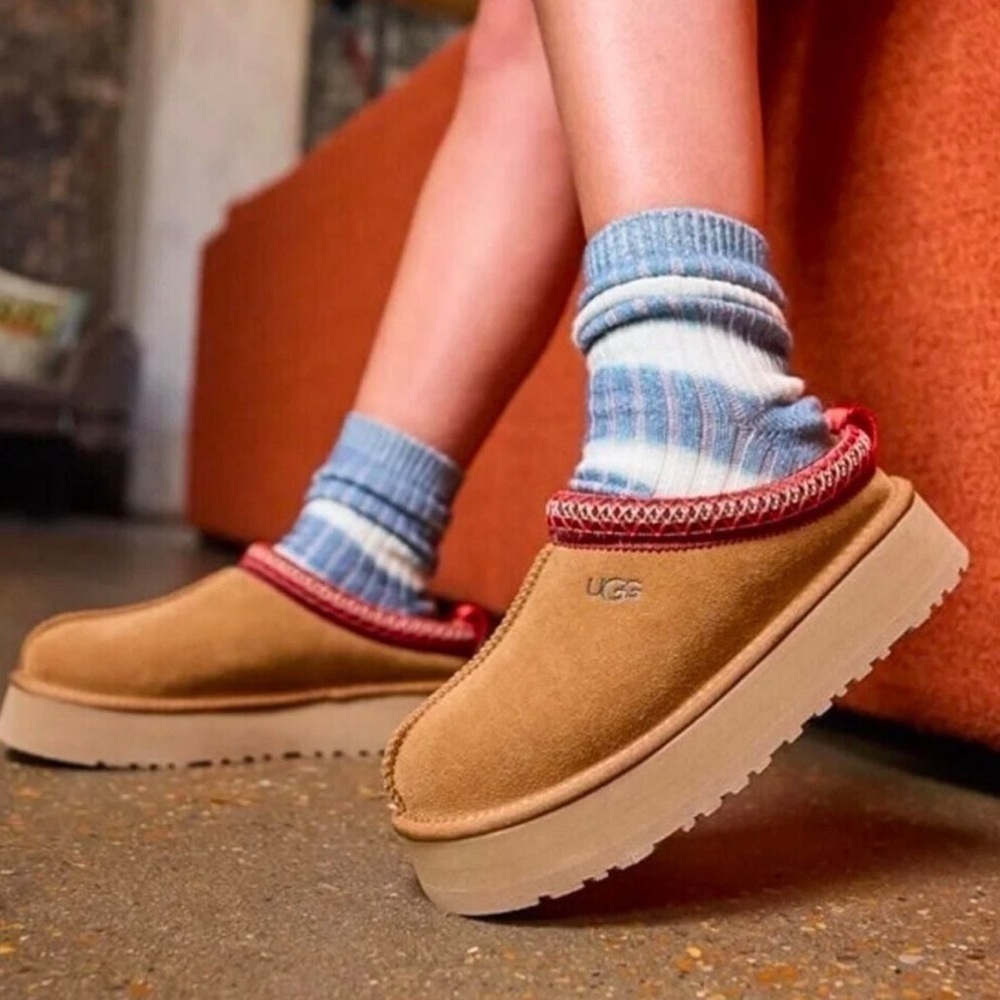 UGG Tazz size 8 Chestnut